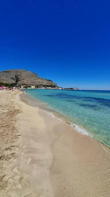 Apartment By The Sea Mondello Beach باليرمو 0*,